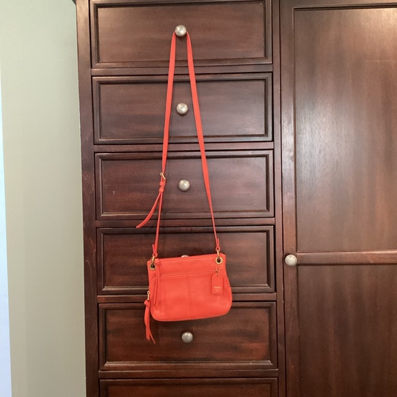 Fossil Vibrant Melon Leather Crossbody Bag in EUC - Picture 5 of 10